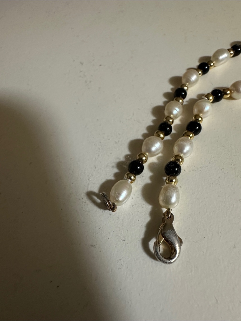 Pearl and Black Bead Women's Necklace and Bracelet Set